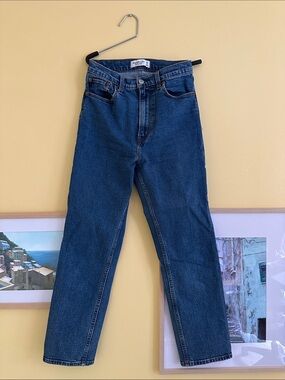 High-Rise Dark Blue Jeans - Classic Straight Fit
